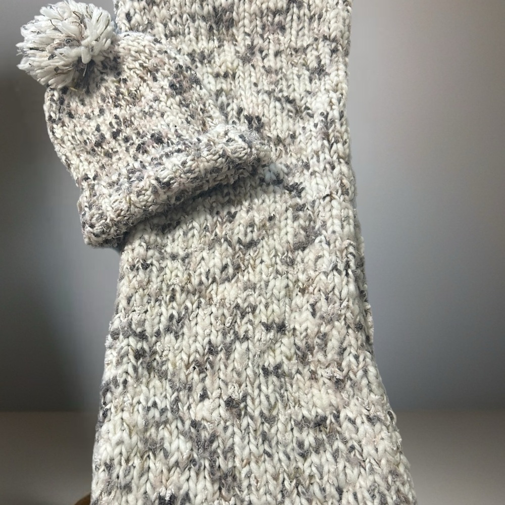Chunky Knit Scarf with Pom Pom Hat